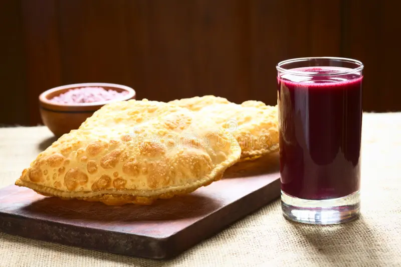 Api morado con empanaditas al horno